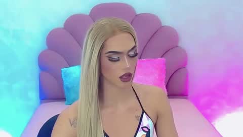 BRIANA online show from 01-24-25, 07:41