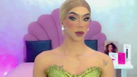 BRIANA online show from 04-21-26, 03:57