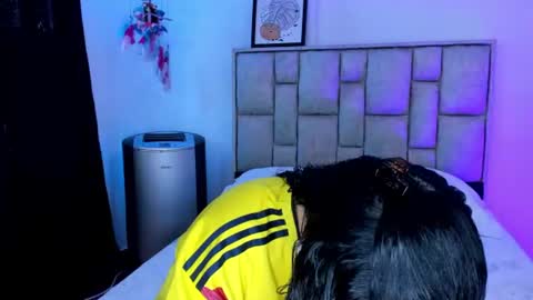     online show from 06-17-26, 06:31