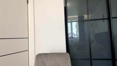 I am Valery ntmu Lets hit 10 Thumbs Up together We are almost done online show from 04-23-26, 07:41