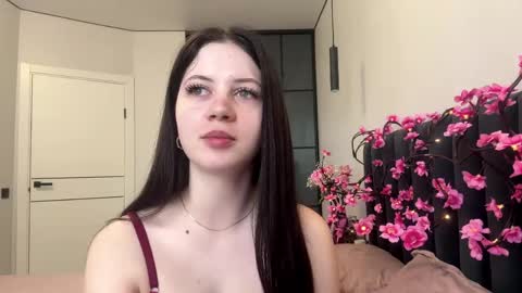 I am Valery ntmu Lets hit 10 Thumbs Up together We are almost done online show from 04-24-26, 07:11