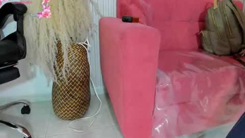    online show from 10-12-25, 12:04