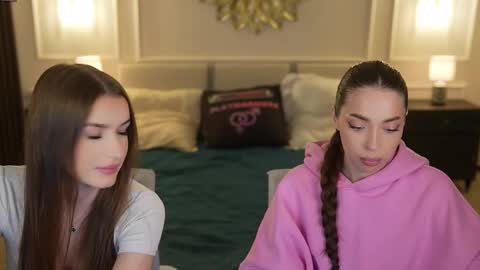 Diamonds Girls online show from 12-15-25, 11:25