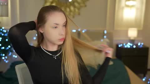 Diamonds Girls online show from 12-20-25, 01:56