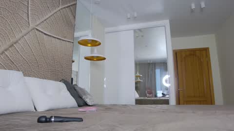 Snapshot of brightrays__ chatting on 01-21-25, 02:43 Amina Adelina online show from 01-21-25, 02:43