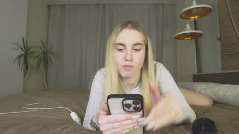 Snapshot of brightrays__ chatting on 02-13-25, 05:01 Amina Adelina online show from 02-13-25, 05:01