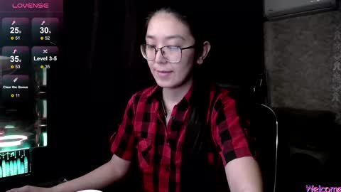 Snapshot of brightssmiles chatting on 10-20-25, 06:25 Aisha online show from 10-20-25, 06:25