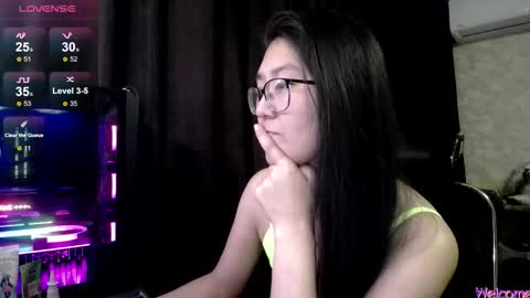 Snapshot of brightssmiles chatting on 10-21-25, 06:14 Aisha online show from 10-21-25, 06:14