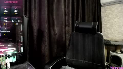 Snapshot of brightssmiles chatting on 10-22-25, 06:57 Aisha online show from 10-22-25, 06:57