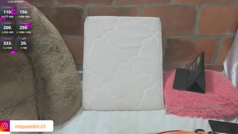 Snapshot of brilovers chatting on 02-27-25, 03:58 Briana69 online show from 02-27-25, 03:58