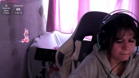 Snapshot of brilovers chatting on 10-09-25, 05:33 Briana69 online show from 10-09-25, 05:33