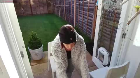 Snapshot of brinny_grace chatting on 10-30-25, 08:27 brinny_grace online show from 10-30-25, 08:27