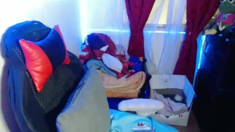 scarleth    follow mee 3 kis online show from 01-23-25, 05:56