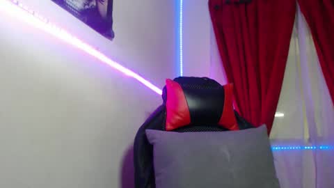 scarleth    follow mee 3 kis online show from 01-26-25, 08:03