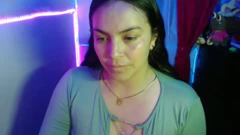 scarleth    follow mee 3 kis online show from 02-08-25, 07:48