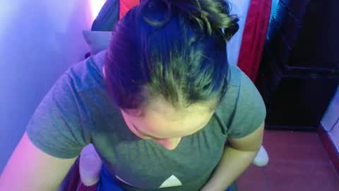 scarleth    follow mee 3 kis online show from 02-10-25, 12:30