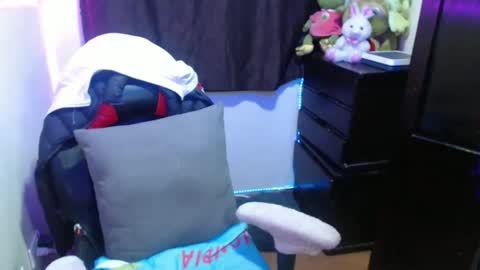 scarleth    follow mee 3 kis online show from 02-25-25, 05:30