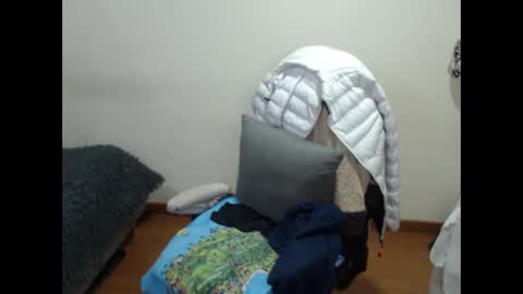 scarleth    follow mee 3 kis online show from 09-28-25, 12:49