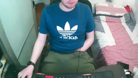 Snapshot of britishtom93 chatting on 02-25-26, 12:20 British Tom online show from 02-25-26, 12:20