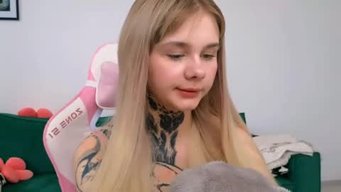 Britney online show from 04-26-26, 02:04