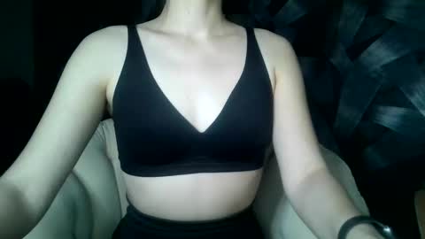 Snapshot of britneykittens chatting on 01-08-25, 12:05 BritneyKittens online show from 01-08-25, 12:05