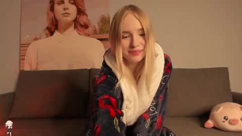 Snapshot of brittany_bird chatting on 03-03-26, 12:28 online show from 03-03-26, 12:28