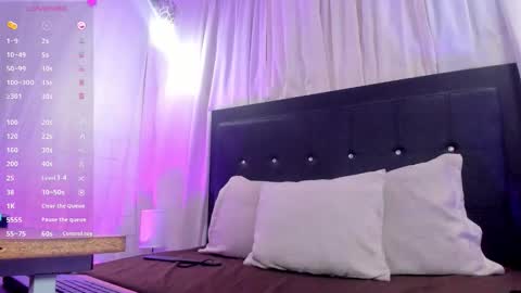 Snapshot of brittany_williams_ chatting on 11-19-25, 04:01 online show from 11-19-25, 04:01