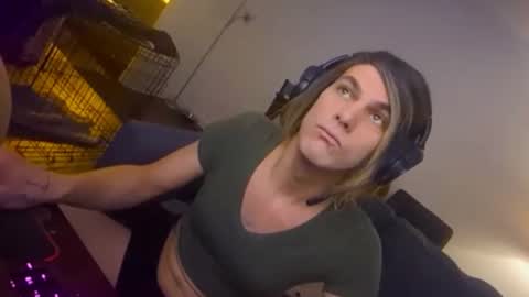 Snapshot of brookiebabyyyx3 chatting on 02-08-25, 09:13 brooke online show from 02-08-25, 09:13