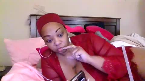Snapshot of brownroundrenee chatting on 05-23-26, 10:30 brownroundrenee online show from 05-23-26, 10:30