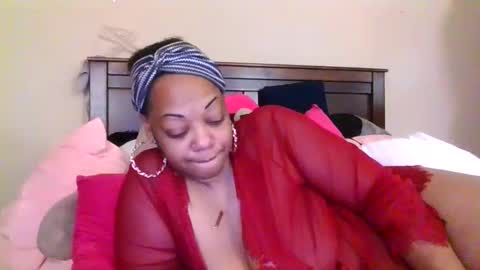 Snapshot of brownroundrenee chatting on 06-03-26, 11:13 brownroundrenee online show from 06-03-26, 11:13