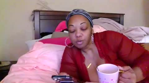 Snapshot of brownroundrenee chatting on 06-03-26, 06:35 brownroundrenee online show from 06-03-26, 06:35