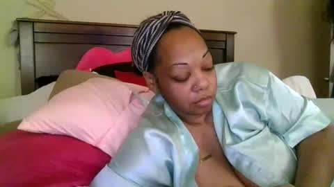Snapshot of brownroundrenee chatting on 06-07-26, 11:14 brownroundrenee online show from 06-07-26, 11:14