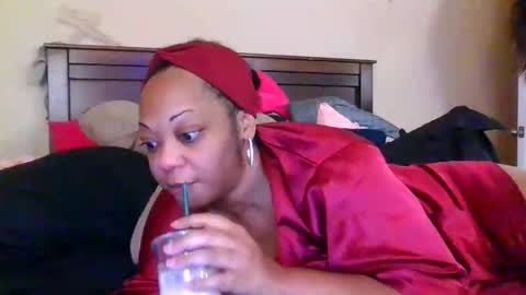 Snapshot of brownroundrenee chatting on 06-12-26, 10:25 brownroundrenee online show from 06-12-26, 10:25