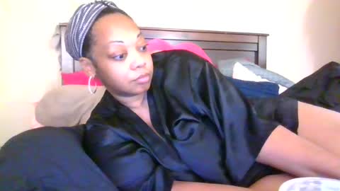 Snapshot of brownroundrenee chatting on 06-13-26, 10:35 brownroundrenee online show from 06-13-26, 10:35