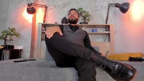 Snapshot of bruno_woods chatting on 12-16-25, 01:27 Andres Suarez online show from 12-16-25, 01:27