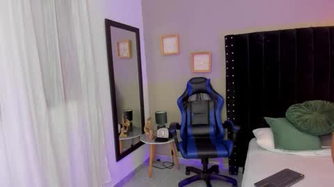 Snapshot of bryan_robayo5 chatting on 12-02-25, 11:37 Bryan online show from 12-02-25, 11:37