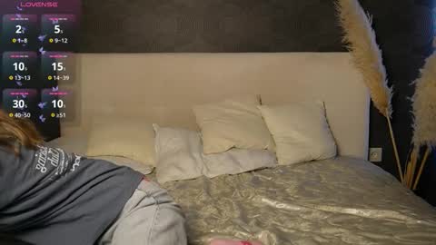 Sabrina  online show from 10-08-25, 04:21