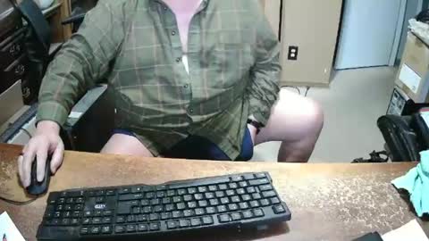 Snapshot of bucku2 chatting on 02-08-25, 08:32 Bucku2 online show from 02-08-25, 08:32