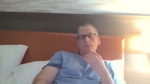 Snapshot of budman004 chatting on 03-15-26, 04:29 budman004 online show from 03-15-26, 04:29