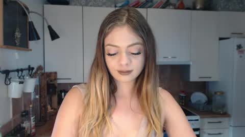 Snapshot of buffyextasy chatting on 05-06-26, 04:56 Buffy online show from 05-06-26, 04:56