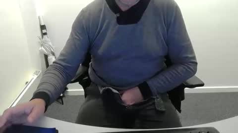 Snapshot of buggemann chatting on 10-17-25, 03:53 buggemann online show from 10-17-25, 03:53