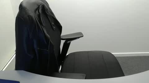 Snapshot of buggemann chatting on 10-30-25, 05:31 buggemann online show from 10-30-25, 05:31