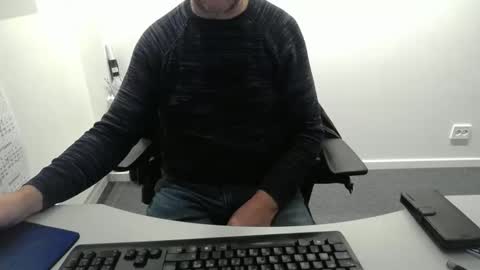 Snapshot of buggemann chatting on 11-10-25, 04:33 buggemann online show from 11-10-25, 04:33