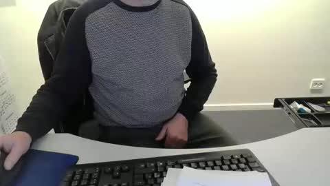 Snapshot of buggemann chatting on 11-21-25, 04:22 buggemann online show from 11-21-25, 04:22