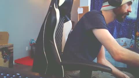 Snapshot of builtthispool chatting on 02-24-25, 07:09 Built This Pool online show from 02-24-25, 07:09