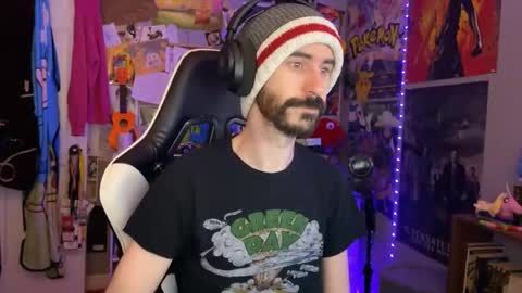 Snapshot of builtthispool chatting on 12-17-25, 04:40 Built This Pool online show from 12-17-25, 04:40