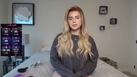 Snapshot of buitifulblonde chatting on 10-08-25, 06:27 buitifulblonde online show from 10-08-25, 06:27