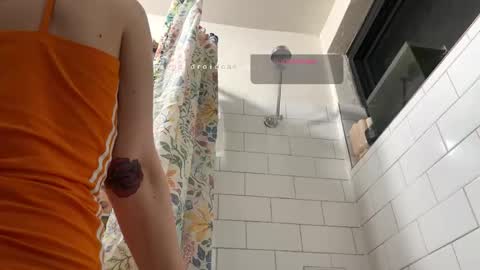 Snapshot of bukkakebae chatting on 02-14-25, 12:14 bukkakebae online show from 02-14-25, 12:14