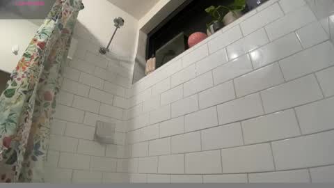 Snapshot of bukkakebae chatting on 02-15-25, 06:44 bukkakebae online show from 02-15-25, 06:44