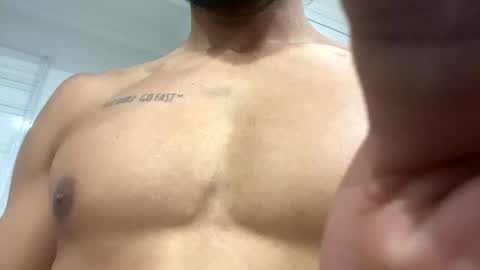 Snapshot of bulaboy27 chatting on 01-16-25, 06:14 meaty man online show from 01-16-25, 06:14